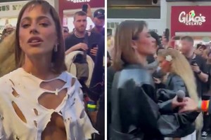 La artista argentina junto a Chris Martin.