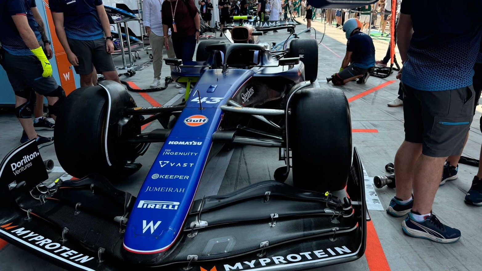 El Williams de Colapinto en boxes, listo para salir.