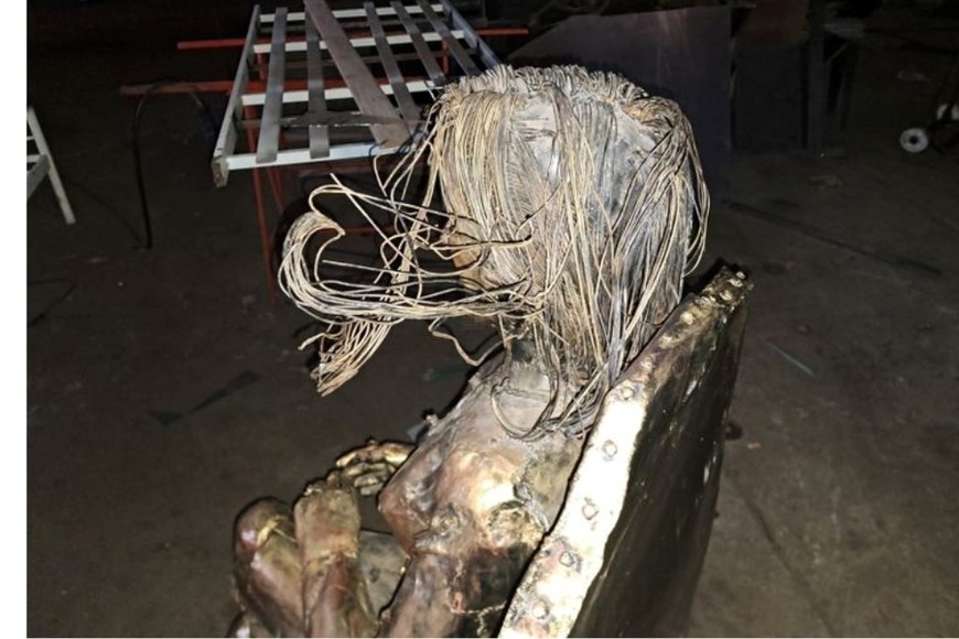 Gran parte del cabello de la estatua había sido vandalizado.