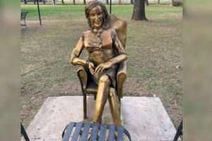 La obra en homenaje a Mirtha Legrand ya puede verse exhibida en el predio que lleva su nombre.