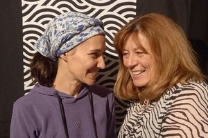 María José Serniotti y Carina Cammarotto son las actrices que le ponen el cuerpo a esta propuesta escénica. Foto: Gentileza producción