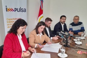 “Hoy es un día importante para San Javier. A través del programa Impulsa, vamos a contar con cuatro capacitaciones que son fundamentales para el crecimiento y desarrollo de nuestra comunidad. Estas son: Gasista Auxiliar, Albañilería, Apicultura y Mantenimiento de Jardinería y Piscina”, expresó González.
Foto: El Litoral