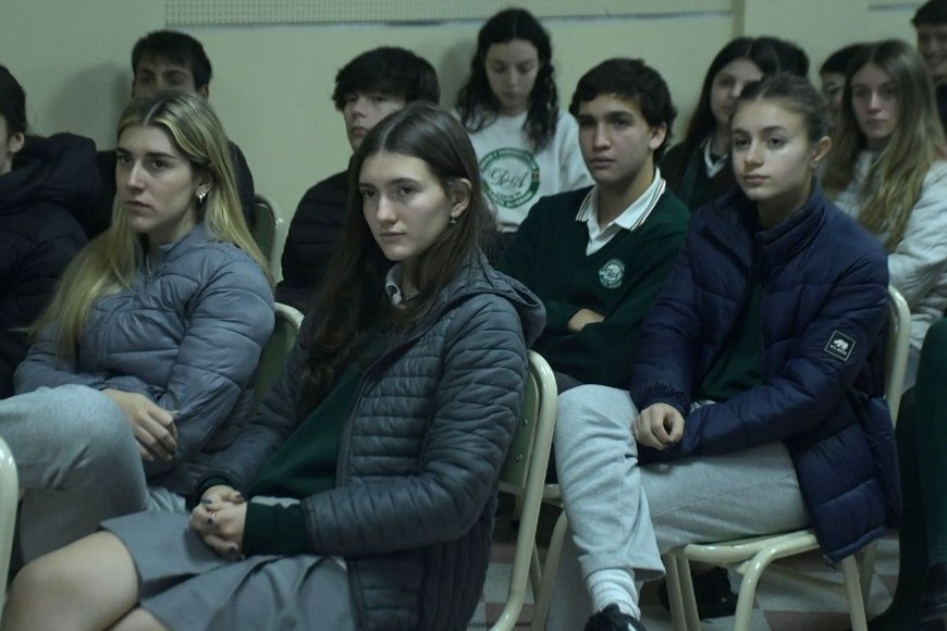 Los estudiantes despejaron sus dudas ante la presencia del periodista. Foto: Guillermo Di Salvatore.