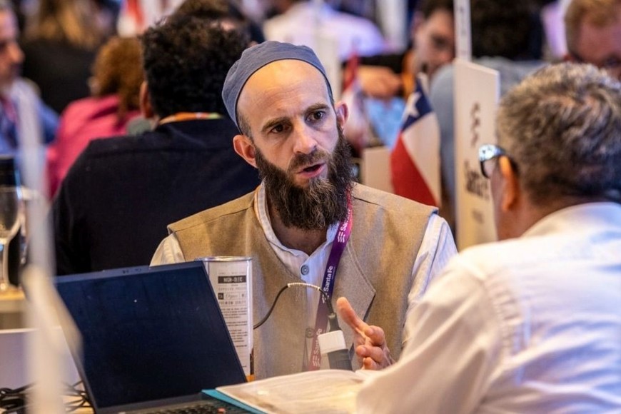 El foro se está llevando a cabo en La Fluvial de Rosario.