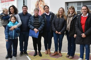 “En estos tiempos, asombra ver cómo algo tan esencial no parece afianzarse como habitual en la práctica política del día a día. Para mí, sin embargo, este enfoque ha sido y será siempre una prioridad inquebrantable” cerró el Senador Pirola al comentar la siempre muy nutrida agenda que estos días lo llevó a mantener encuentros en múltiples localidades de Las Colonias.
Foto: Gentileza