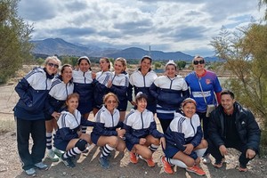 En Mendoza. La provincia cuyana albergó el Torneo Nacional de Mamis Hockey en categoría Intermedia, y el equipo de CEC Blanco de Santa Fe terminó en el puesto 12 en la Copa de Oro (el mejor de los elencos representantes de nuestra ciudad), luego de tres días de competencia y diez partidos. Crédito: Gentileza CEC Blanco