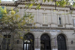 El hombre  fue trasladado al hospital Provincial, donde quedó internado en grave estado y con pronóstico reservado.
