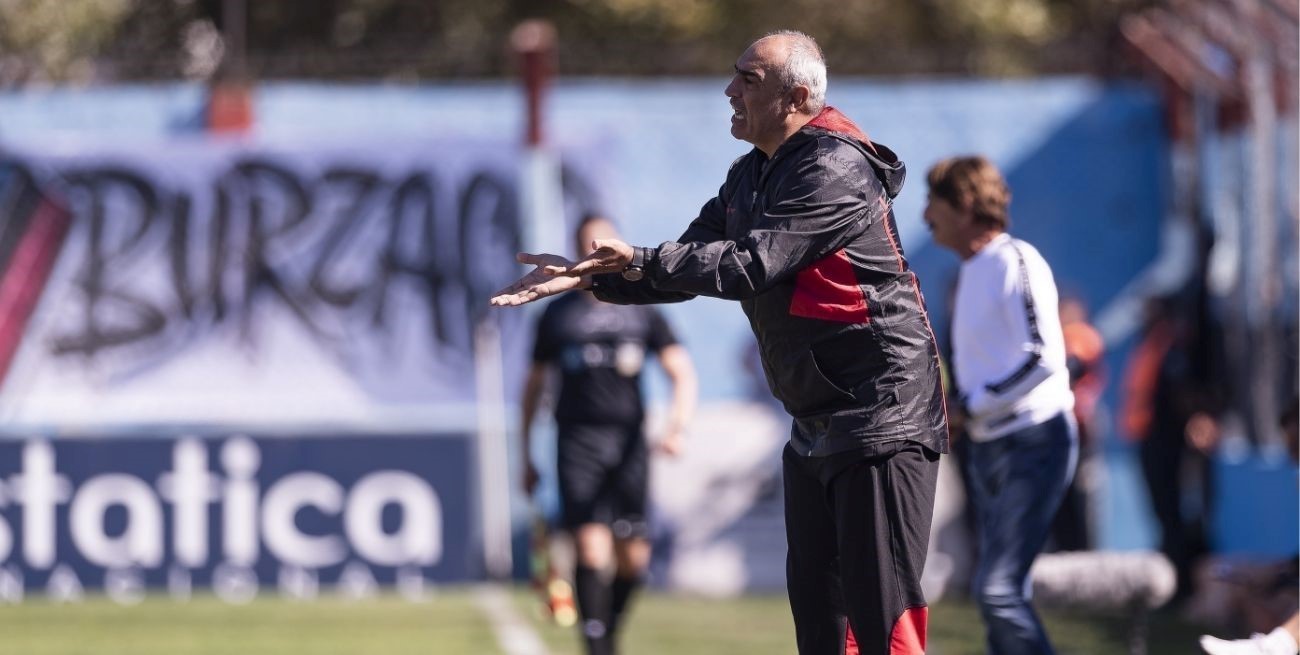 En ese entonces, Delfino todavía era el técnico de un Colón que ilusionaba a su gente. Foto: Matías Napoli.