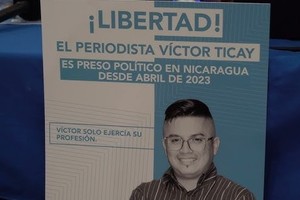Entre los excarcelados, enviados a Guatemala y ahora declarados apátridas, se encuentra el periodista Víctor Ticay, colaborador del Canal 10 de la televisión nicaragüense.