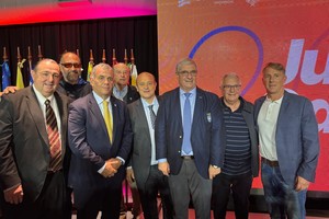 ¡Santa Fe presente! El intendente Juan Pablo Poletti, junto a dirigentes deportivos locales, personalidades nacionales y empresarios de la ciudad.