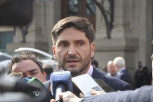 El mandatario formuló declaraciones en la estación Belgrano donde asistió al inicio de remates de bienes decomisados a bandas delictivas. Crédito: Maximiliano Pullaro