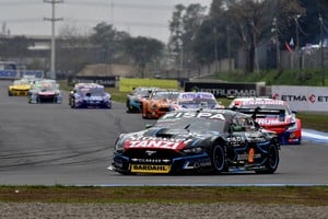La etapa regular se la llevó Julián Santero con 289 puntos, pero ahora hay otros 11 pilotos que clasificaron a los playoffs y que irán con todo por el título que se disputará a fin de año en el circuito de La Plata.
Foto: ACTC