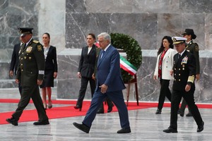 "Ya aprobados 18 (estados), o sea que ya es legal", dijo López Obrador este jueves en rueda de prensa. Es la iniciativa que más rápido cumple ese requisito desde una reforma energética aprobada en 2013, destacaron medios locales.
CREDITO: REUTERS/Henry Romero