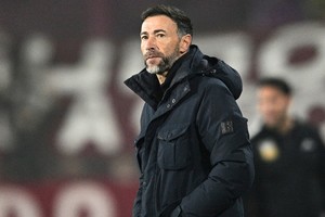 Cristian González y su rostro serio en pleno partido ante Lanús. Le ha dado una idea de juego y el equipo es, adentro de la cancha, lo que es ha mostrado como jugador y también como persona: la intensidad y emotividad con la que juega Unión está exento de cualquier crítica. Foto: Ignacio Izaguirre.