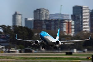 An Aerolineas Argentinas Boeing 737-887 takes off at the Aeroparque Jorge Newbery airport, in Buenos Aires, Argentina, September 13, 2024. REUTERS/Agustin Marcarian