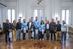 El jefe municipal felicitó a cada atleta por su participación en la competencia y por ser abanderados de la ciudad en el mundo, al tiempo que se puso a disposición para seguir acompañando desde el municipio el desarrollo deportivo de cada uno, pensando en los próximos desafíos competitivos.
Foto: Gentileza