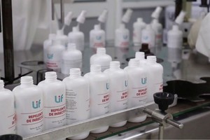 Actualmente, el LIF produce 2.750 frascos por día, lo que equivale a unos 14.000 frascos semanales