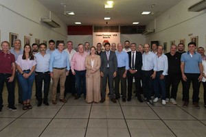 Los integrantes de la coalición gobernante, en una reunión de marzo, al cumplirse 100 días de la gestión. Foto: Archivo/Manuel Fabatía