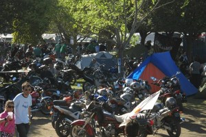Motociclistas de diversos y hasta lejanos lugares visitan anualmente el encuentro.