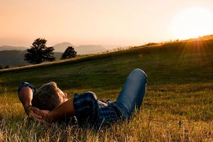 Desde la percepción de algunos filósofos, "ser uno mismo" implica aceptar la vida tal como es, con todas sus alegrías y sus sufrimientos, además de desear vivirla de nuevo sin arrepentirse de nada.