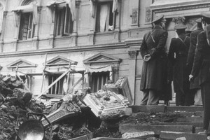 "...el golpe de Estado estaba cantado desde hacía por lo menos un año y el testimonio más elocuente de su dureza se había expresado en las jornadas de junio de 1955 cuando los aviones bombardearon la Plaza de Mayo y los muertos civiles sumaron más de doscientos, un crimen execrable e imperdonable". Foto: Archivo