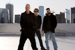Sting, Miller (compañero de aventuras desde los 90) y Maas, en un formato de trío que lo remonta a sus comienzos con The Police. Foto: Gentileza DF Entertainment