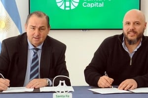 Avalian y la firma del acuerdo junto al intendente Juan Pablo Poletti en la ciudad de Santa Fe.