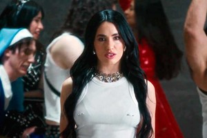 Volvió Lali y ya generó polémica.