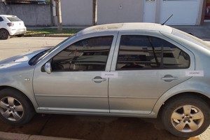 El Volkswagen Bora quedó secuestrado en sede policial.