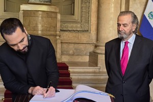 Nayib Bukele fue recibido por el ministro decano del Tribunal. Horacio Rosatti no fue de la partida.  Gentileza