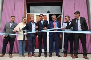 "Entendimos que lo que había que hacer en el Estado en su conjunto era poner orden a diferentes áreas. Así empezamos a trabajar muy fuertemente, reconociendo también a nuestros hombres y mujeres de la Policía de la provincia invencible de Santa Fe”, remarcó.