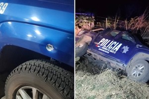Los impactos de bala en uno de los patrulleros.