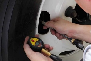 El accidente se produjo cuando estalló el neumático mientras era inflado