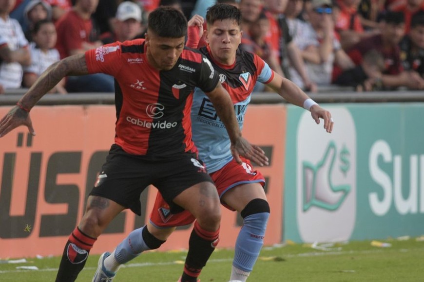 Guille podría acompañar a Rossi o jugar como volante por izquierda. Foto: Manuel Fabatía.