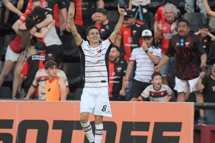 Jourdan repetiría titularidad tras convertir ante Defensores de Belgrano. Foto: Luis Cetraro.