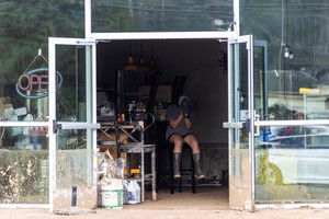 La compañía dijo que no alcanzaría la meta de restablecer el suministro a casi todos sus clientes en Carolina del Sur para el viernes, y que ahora espera lograrlo para el domingo.

CREIDTO: REUTERS/Eduardo Munoz