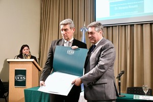 El magistrado fue distinguido con el Premio Justicia 2024, otorgado por la Universidad de Ciencias Empresariales y Sociales (UCES) para reconocer "la idoneidad y trascendencia de los mejores profesionales del derecho". Crédito: Prensa Corte Suprema de la Nación