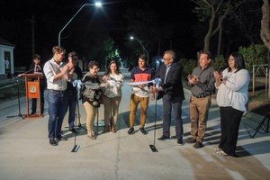 La intendente González destacó la importancia de esta obra, señalando que representa un verdadero cambio en la transitabilidad y en las condiciones de vida de los vecinos.

Fotos: Juan Manuel Monzón