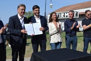 Puccini, Maximino, Pullaro, Di Gregorio, Torres y Enrico, en la soleada mañana firmatense.