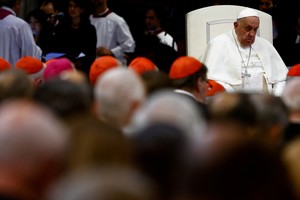 Pope Francis holds general prayers for peace at the Papal Basilica of Saint Mary Major (Santa Maria Maggiore) on the eve of the anniversary of the October 7 attack on Israel, amid the Israel-Hamas conflict, in Rome, Italy, October 6, 2024. REUTERS/Yara Nardi