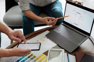 Dividir tareas grandes en pasos más pequeños facilita el progreso y reduce el estrés.