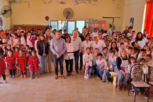 “Este fondo será destinado a la ampliación y remodelación de los sanitarios masculinos y femeninos” señaló el director Tolosa al momento de agradecer en nombre de toda la escuela a las autoridades por el apoyo brindado.
