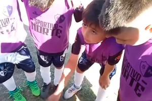 La arenga previa al partido.