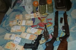 Los elementos que fueron secuestrados durante el allanamiento. Crédito: El Litoral.
