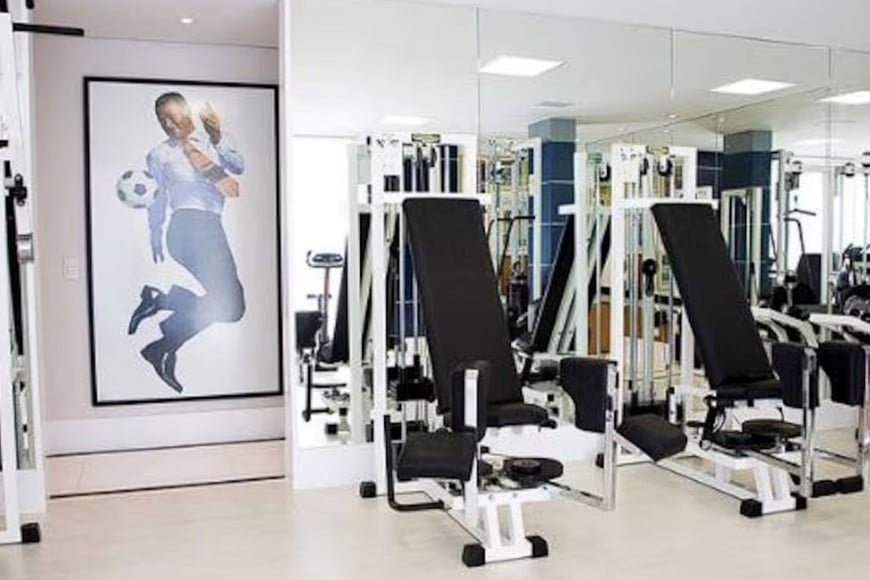 El gimnasio con un cuadro del jugador