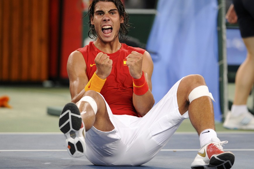 TENIS: SEMIFINALES MASCULINAS - AGX201. PEKÍN (CHINA), 15/08/08.- El tenista español Rafael Nadal celebra su victoria al término del partido de semifinales individuales masculinas hoy, viernes 15 de agosto, en el Complejo Olímpico de Tenis, durante los Juegos Olímpicos de Pekín. at the Beijing 2008 Olympic Games August 15, 2008. REUTERS/Toby Melville (CHINA) china rafael nadal juegos olimpicos beijing 2008 tenis partido tenista español medalla de oro festejos
