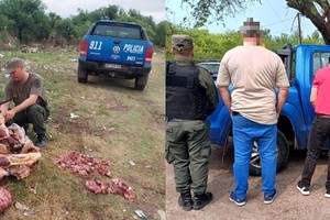 Uno de los agentes al momento de proceder con el secuestro de los cortes cárnicos. Crédito: El Litoral.