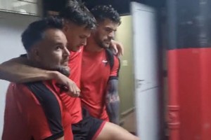 Así se retiró Farioli tras la derrota de Colón ante San Telmo.