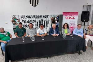 Las palabras de bienvenida fueron del presidente Lucas Beca, quien agradeció la presencia de las autoridades y de los seguidores de la institución que dieron un marco festivo al anuncio.
Foto: Gentileza