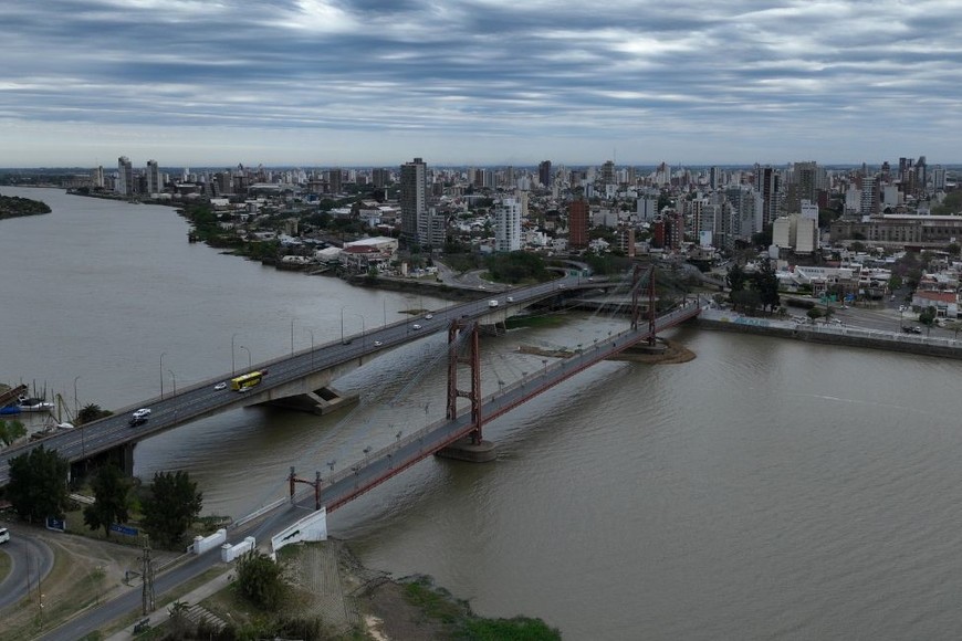 Los puentes y la Setúbal, la posta de la capital santafesina. Foto: Fernando Nicola.